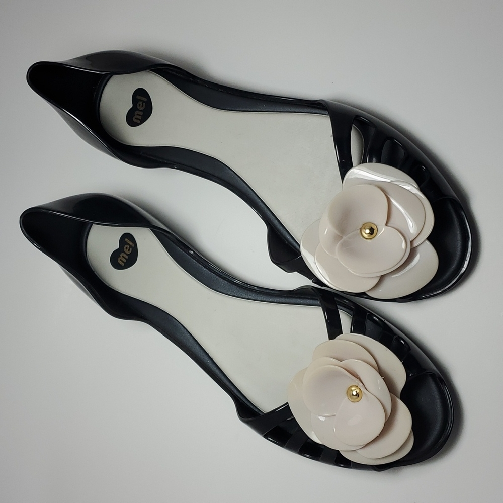 Dreamed by Melissa size 7 flats